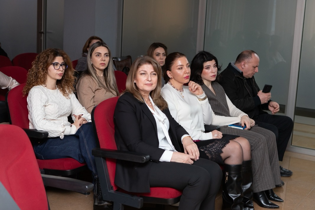 27.01.2026-cı il tarixində TƏBİB-in dəstəyi, Respublika Endokrinoloji Mərkəzinin (REM) və Bakı Baş Səhiyyə Mərkəzinin birgə təşkilatçılığı ilə endokrinoloji xidmətin təkmilləşdirilməsi məqsədilə seminar keçirilib.
