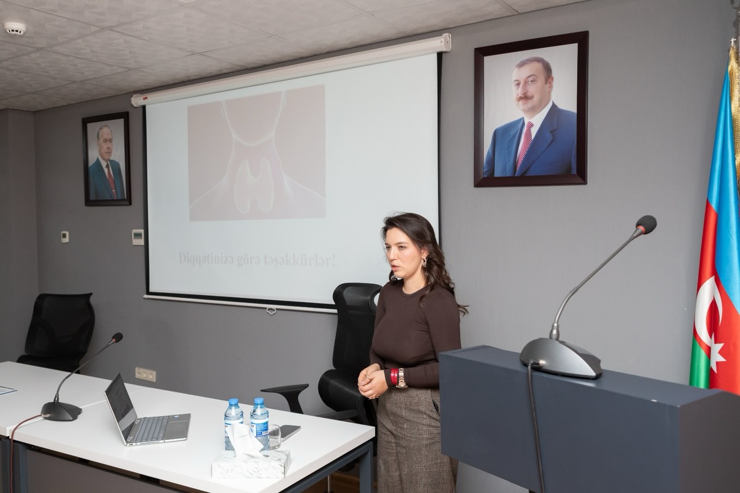 27.01.2026-cı il tarixində TƏBİB-in dəstəyi, Respublika Endokrinoloji Mərkəzinin (REM) və Bakı Baş Səhiyyə Mərkəzinin birgə təşkilatçılığı ilə endokrinoloji xidmətin təkmilləşdirilməsi məqsədilə seminar keçirilib.